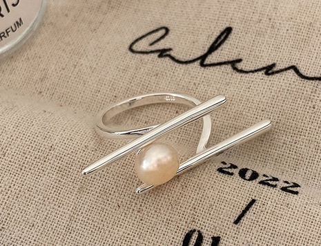 Adjustable Pearl Parallel Ring (One Piece)
