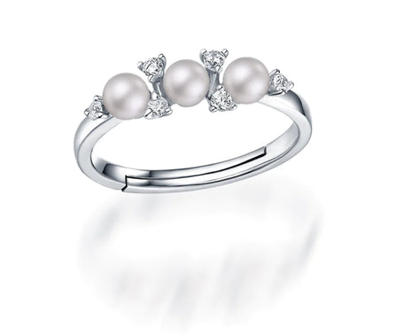 Fashionable Adjustable Pearl Ring in 925 Silver
