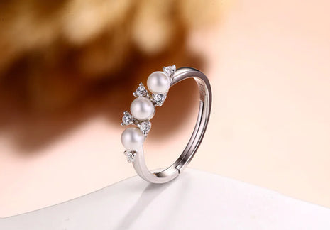 Fashionable Adjustable Pearl Ring in 925 Silver