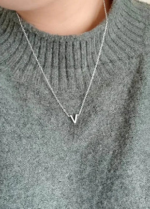 Minimalist stainless steel initial letter necklace choker for women with A-Z pendants.