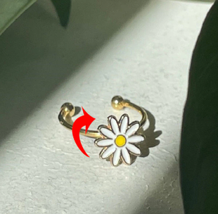 Metal flower-shaped fidget spinner rotatable ring for women in classic style