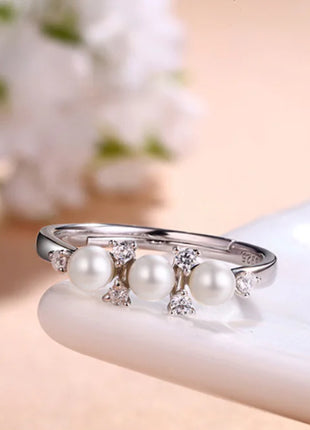Fashionable Adjustable Pearl Ring in 925 Silver