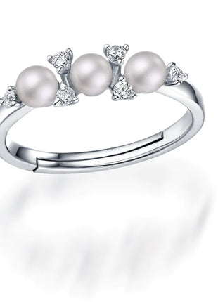 Fashionable Adjustable Pearl Ring in 925 Silver