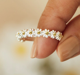 Metal flower-shaped fidget spinner rotatable ring for women in classic style
